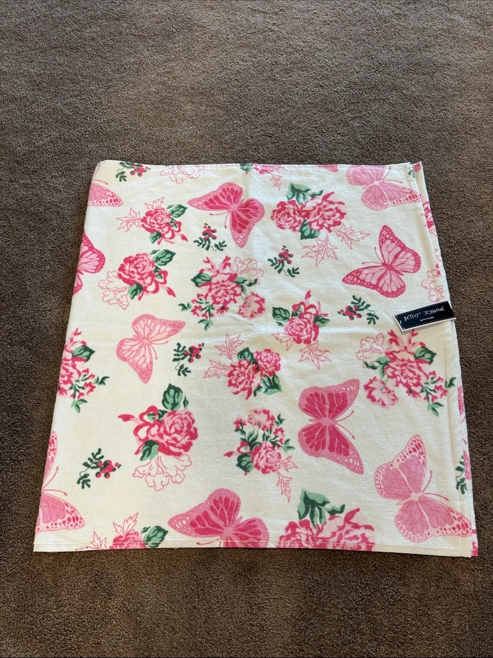 Betsey Johnson butterfly bows bath towel 28” x 52” NWT
